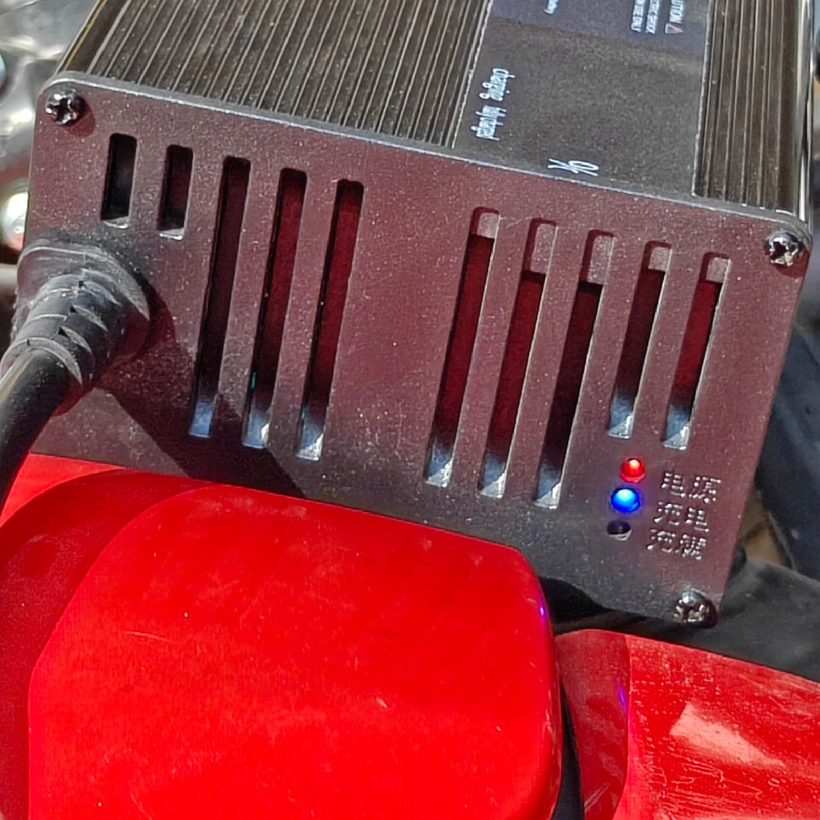 Revolt Compatible EV Charger – 72V Lithium-Ion Battery | 84V 10A Output - Image 5